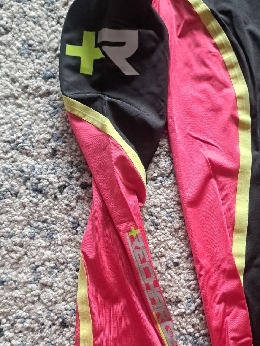 Under Armour Black Pink Long Sleeve Performance Top M - Picture 4 of 9